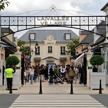 Apartment Disneyland - Paris 20 Min - Parking - 8 Personnes